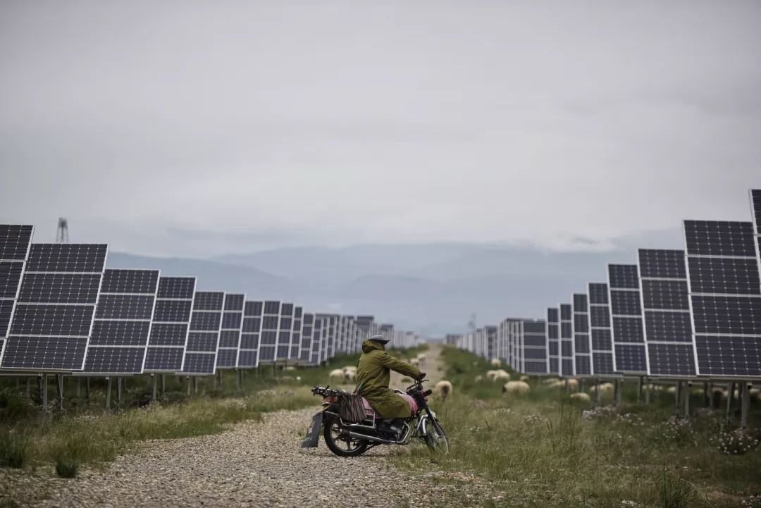 光伏技術可以將太陽輻射直接轉換為清潔的電能，成為了人們研究的熱點以及產業(yè)布局的重點