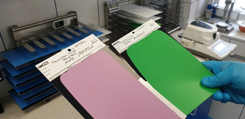 圖左為PA 乳膠#1涂料，圖右為PA乳膠 #2涂料