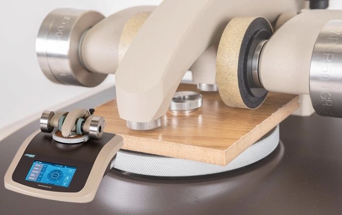 使用Taber耐磨耗試驗(yàn)機(jī)評(píng)估層壓板耐磨性能